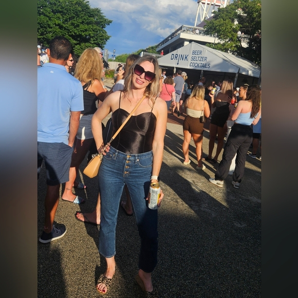 Meet your Posher, Chelsie 🩷🩷🩷 - Picture 2 of 7